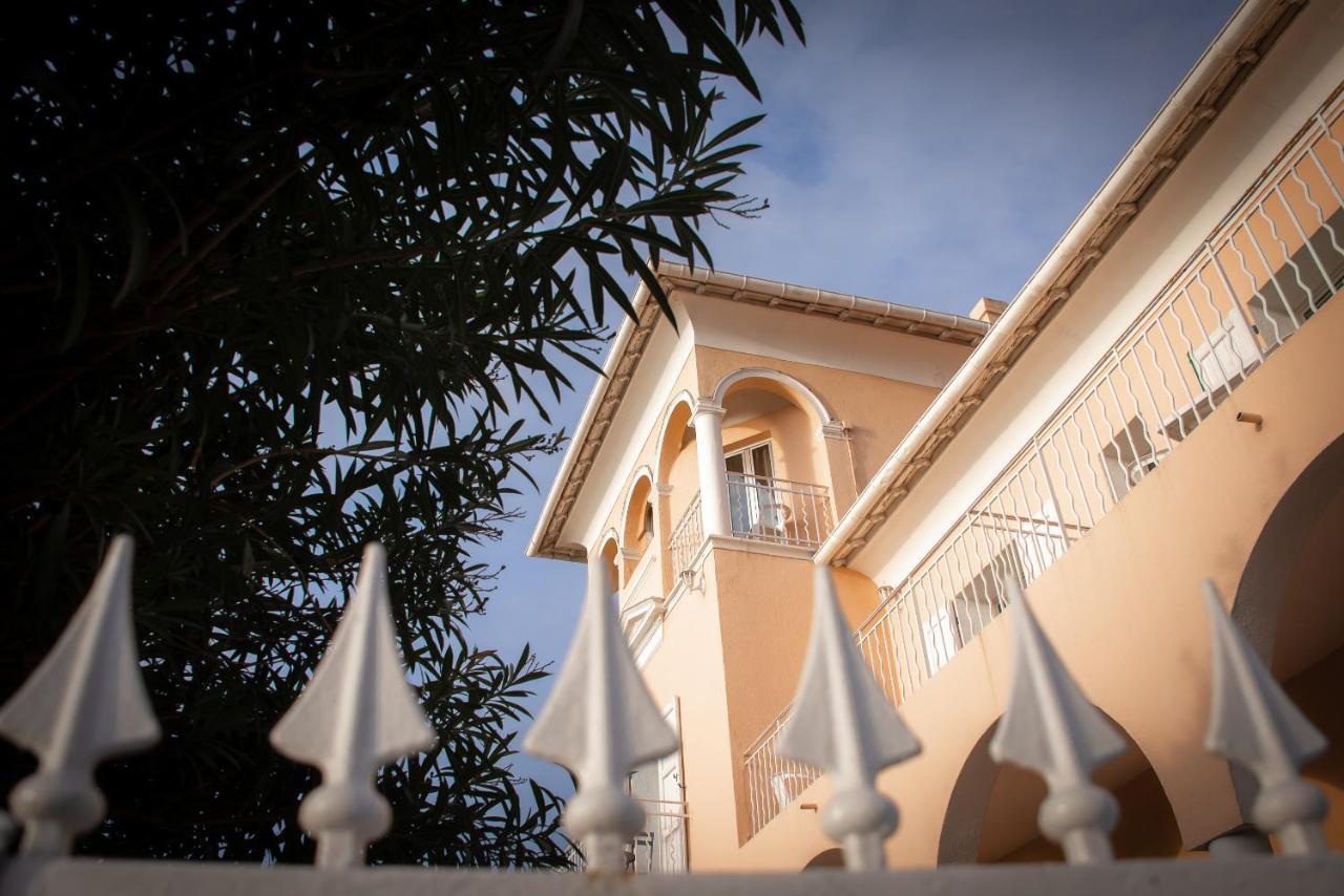 Hotel Et Appartements Reine D'Azur Roquebrune-Cap-Martin Eksteriør billede