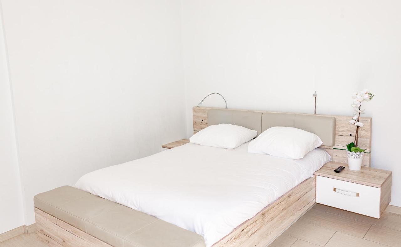 Hotel Et Appartements Reine D'Azur Roquebrune-Cap-Martin Eksteriør billede