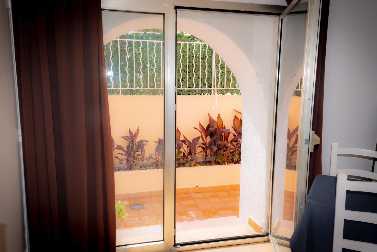 Hotel Et Appartements Reine D'Azur Roquebrune-Cap-Martin Eksteriør billede