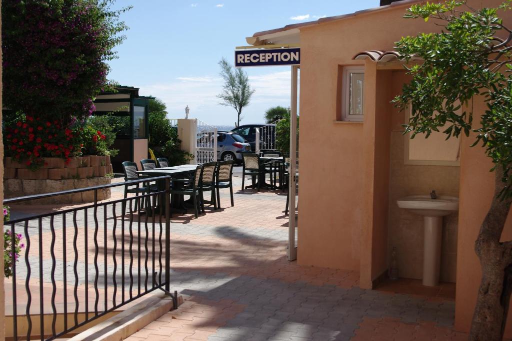 Hotel Et Appartements Reine D'Azur Roquebrune-Cap-Martin Eksteriør billede