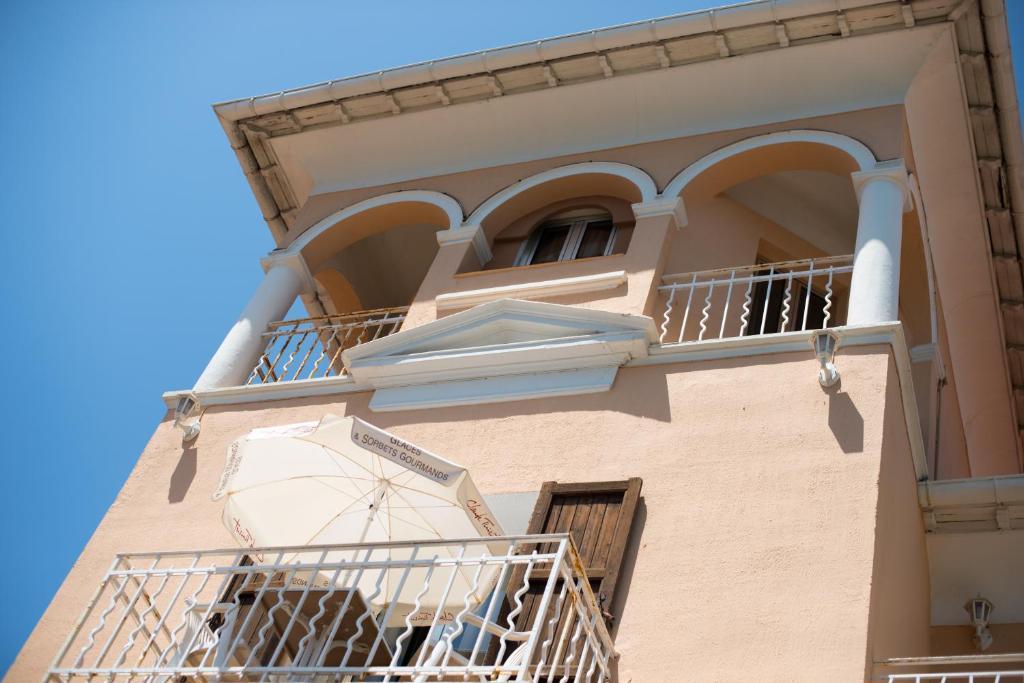 Hotel Et Appartements Reine D'Azur Roquebrune-Cap-Martin Eksteriør billede