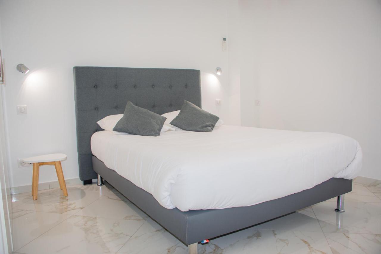 Hotel Et Appartements Reine D'Azur Roquebrune-Cap-Martin Eksteriør billede